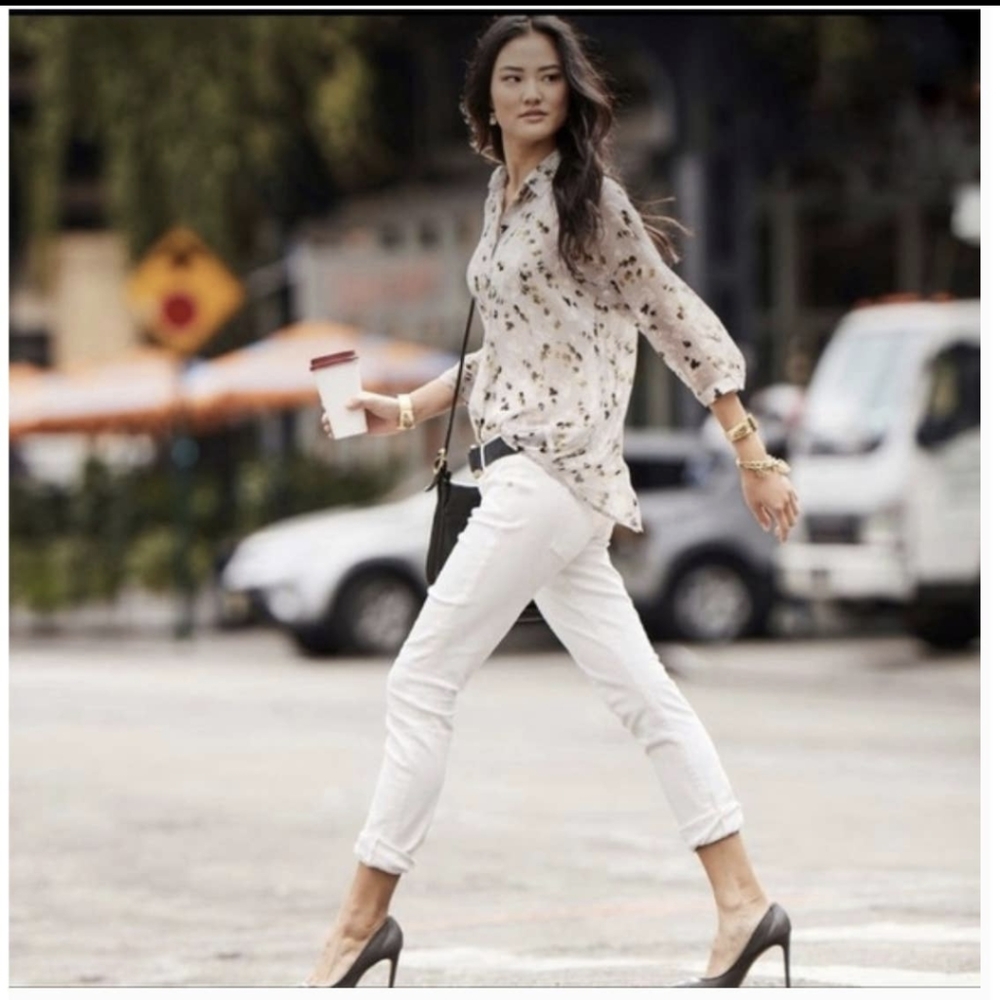 ✨5/$25✨ NWT CAbi floral chiffon button down blouse